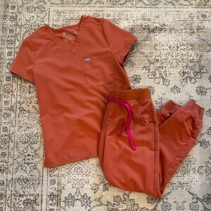 Figs Dirty Chai Scrub Set